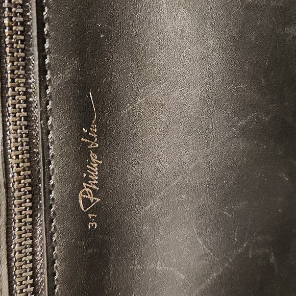 A purse - Picture 3 of 5